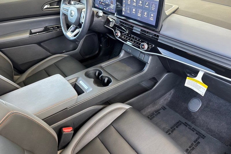 Honda Prologue Vehicle Full-screen Gallery Image 21