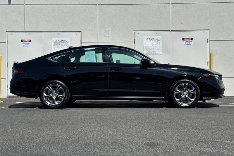 Honda Accord Sedan Vehicle Full-screen Gallery Image 02