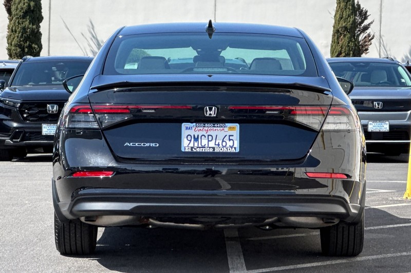 Honda Accord Sedan Vehicle Full-screen Gallery Image 06