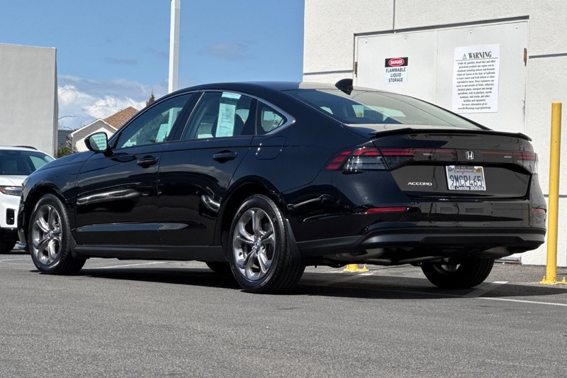 Honda Accord Sedan Vehicle Full-screen Gallery Image 07