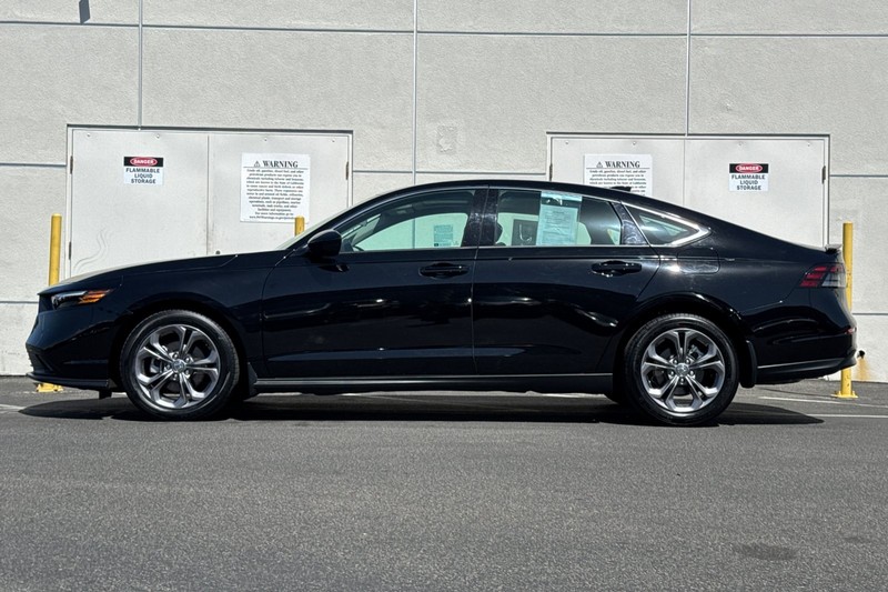 Honda Accord Sedan Vehicle Full-screen Gallery Image 08