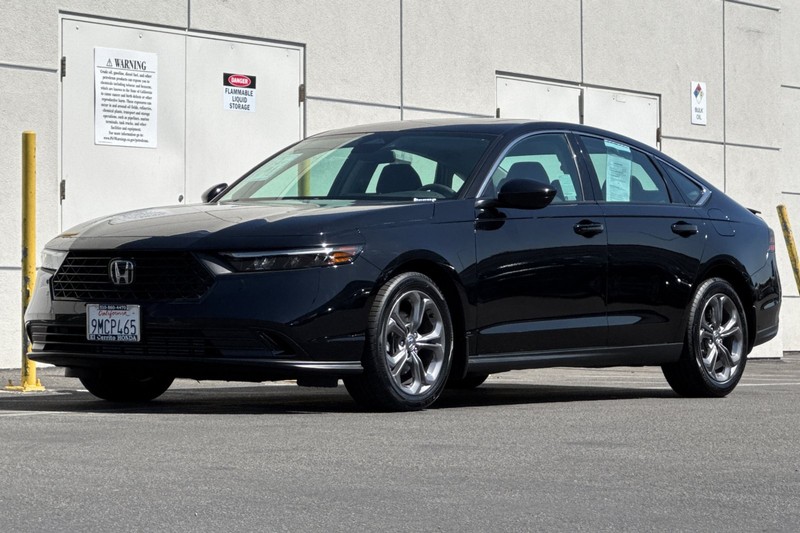 Honda Accord Sedan Vehicle Full-screen Gallery Image 09