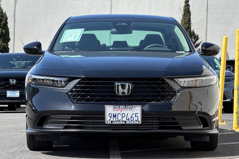 Honda Accord Sedan Vehicle Full-screen Gallery Image 10