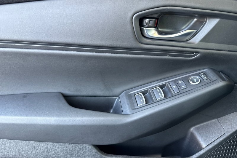 Honda Accord Sedan Vehicle Full-screen Gallery Image 13