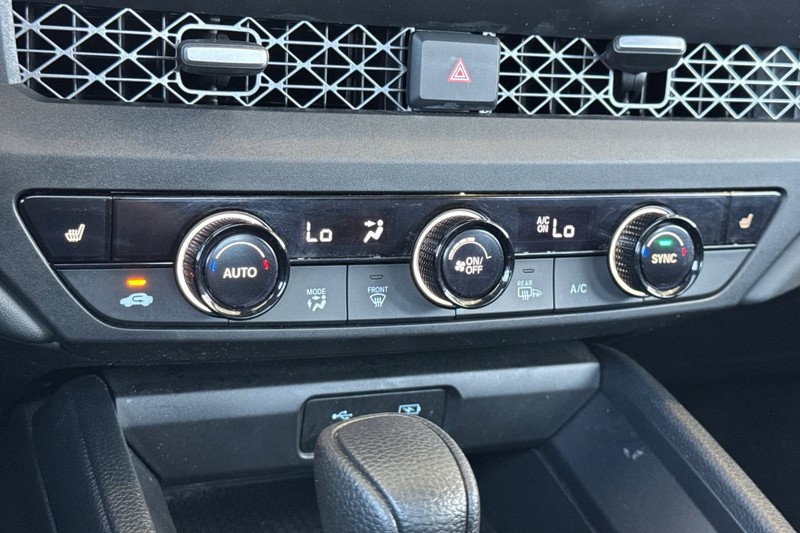 Honda Accord Sedan Vehicle Full-screen Gallery Image 24