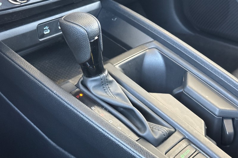 Honda Accord Sedan Vehicle Full-screen Gallery Image 25