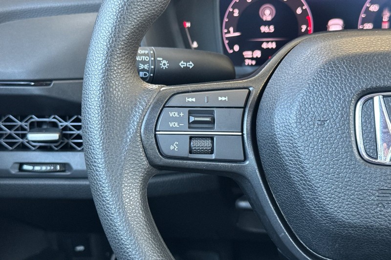 Honda Accord Sedan Vehicle Full-screen Gallery Image 28