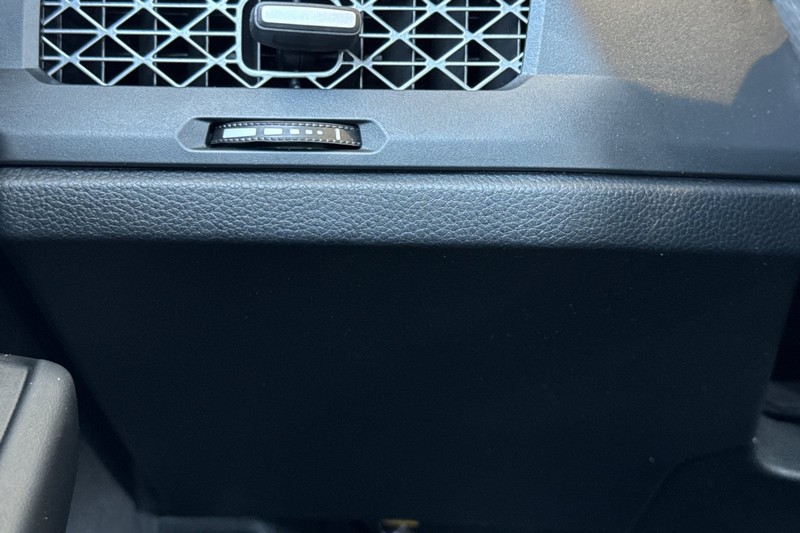 Honda Accord Sedan Vehicle Full-screen Gallery Image 32