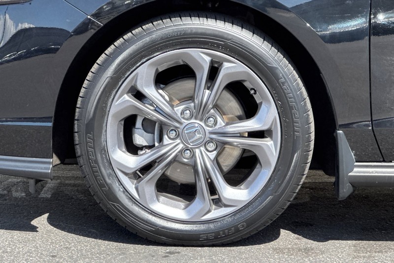 Honda Accord Sedan Vehicle Full-screen Gallery Image 33