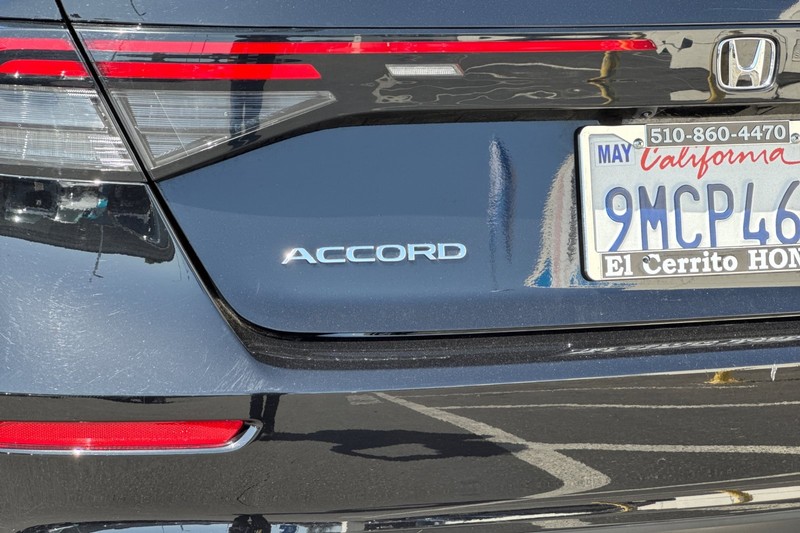 Honda Accord Sedan Vehicle Full-screen Gallery Image 34
