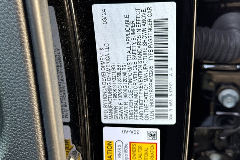 Honda Accord Sedan Vehicle Full-screen Gallery Image 35