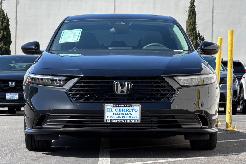 Honda Accord Sedan Vehicle Full-screen Gallery Image 10
