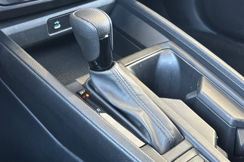 Honda Accord Sedan Vehicle Full-screen Gallery Image 25