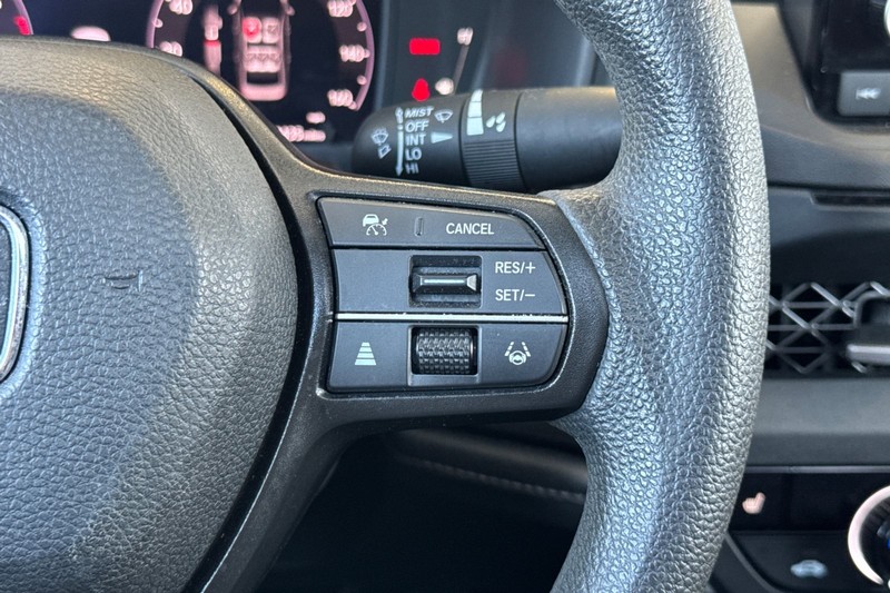 Honda Accord Sedan Vehicle Full-screen Gallery Image 29