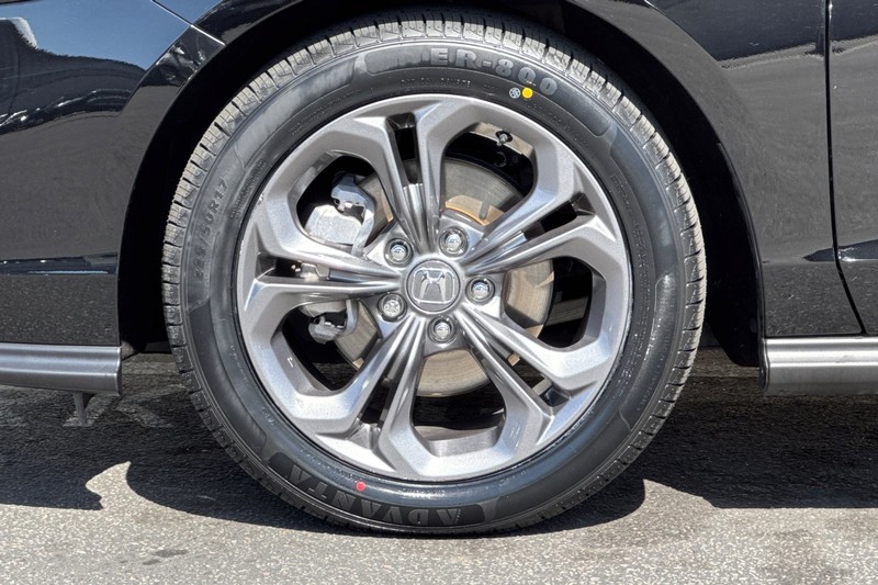 Honda Accord Sedan Vehicle Full-screen Gallery Image 33