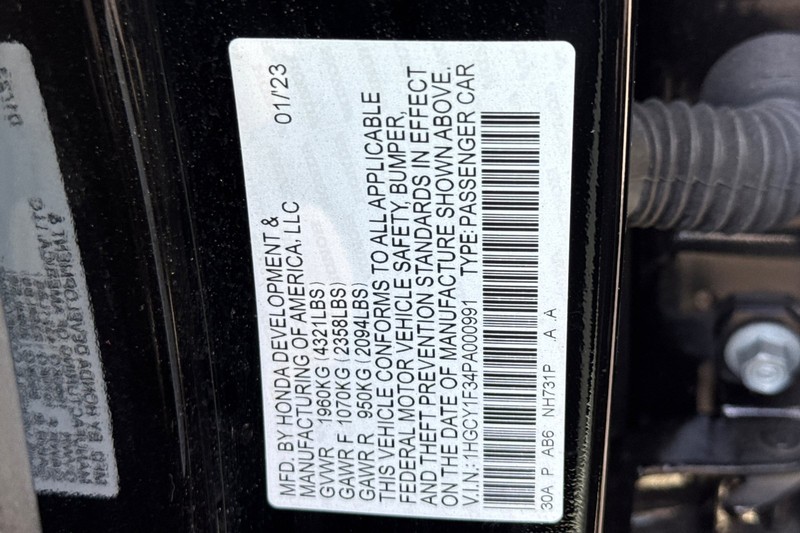 Honda Accord Sedan Vehicle Full-screen Gallery Image 35