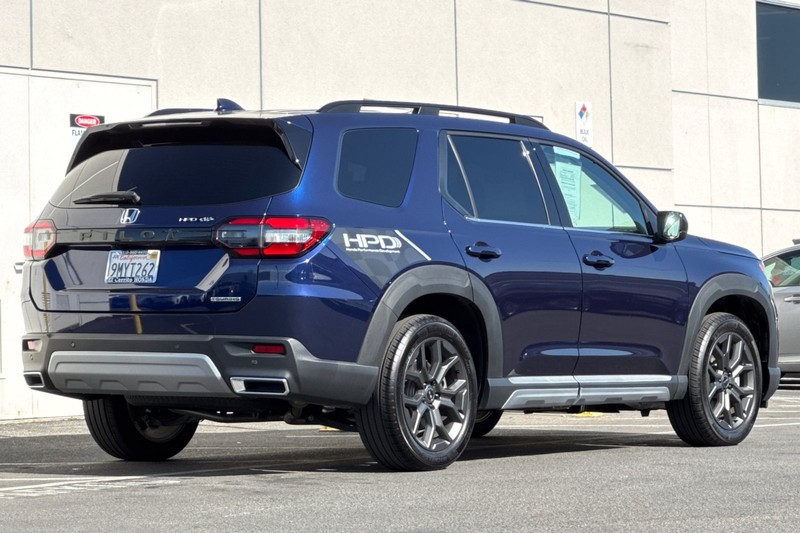 Honda Pilot Vehicle Full-screen Gallery Image 03
