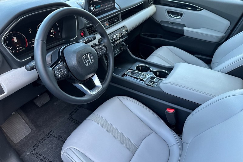 Honda Pilot Vehicle Full-screen Gallery Image 11