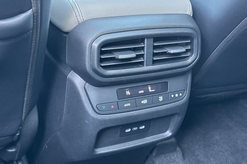 Honda Pilot Vehicle Full-screen Gallery Image 16