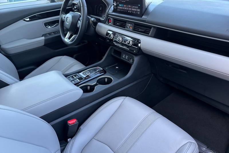 Honda Pilot Vehicle Full-screen Gallery Image 22