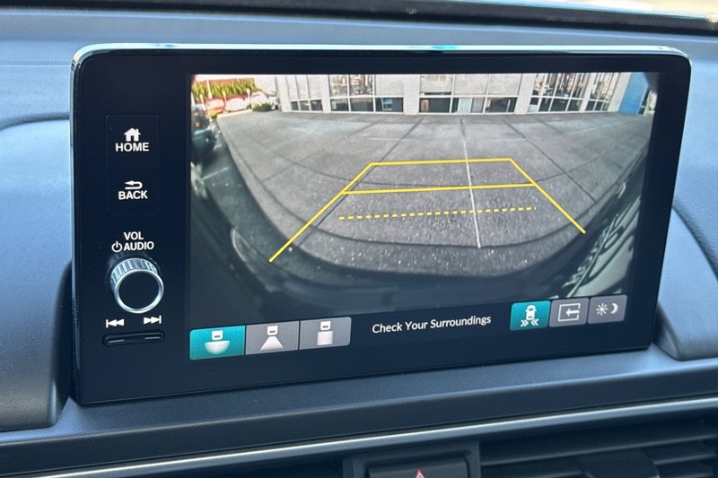 Honda Pilot Vehicle Full-screen Gallery Image 27