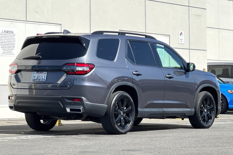 Honda Pilot Vehicle Full-screen Gallery Image 03