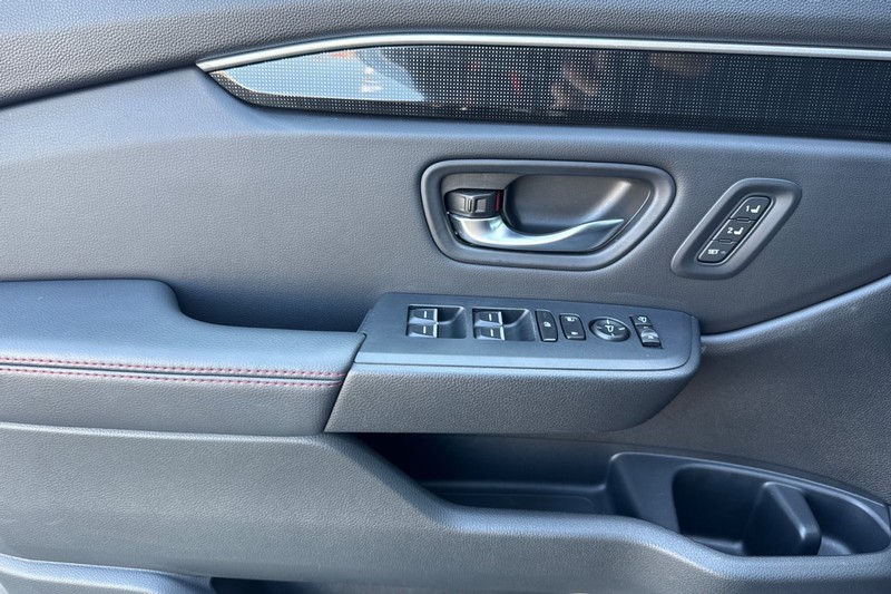 Honda Pilot Vehicle Full-screen Gallery Image 13