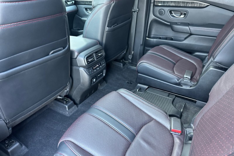 Honda Pilot Vehicle Full-screen Gallery Image 15