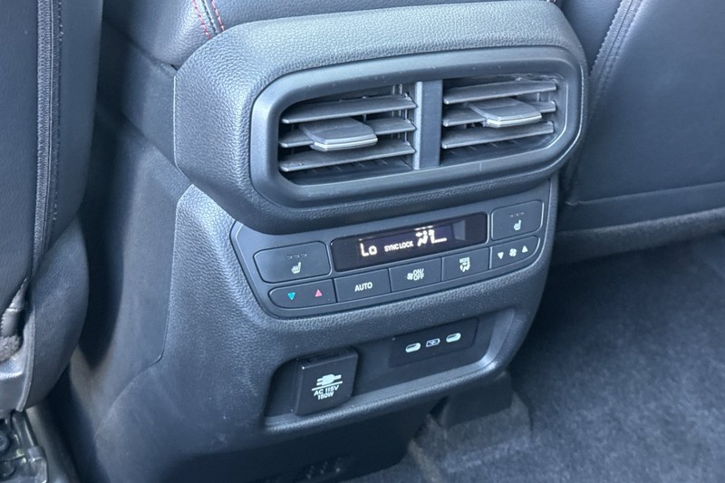 Honda Pilot Vehicle Full-screen Gallery Image 16