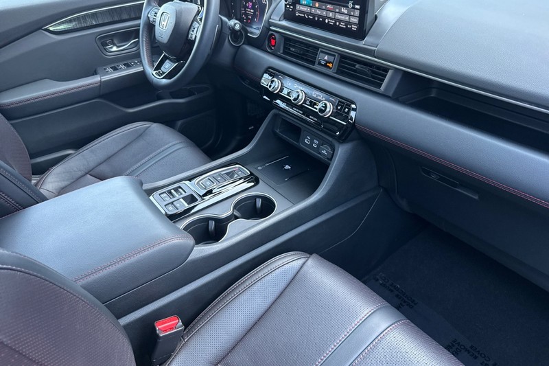 Honda Pilot Vehicle Full-screen Gallery Image 22