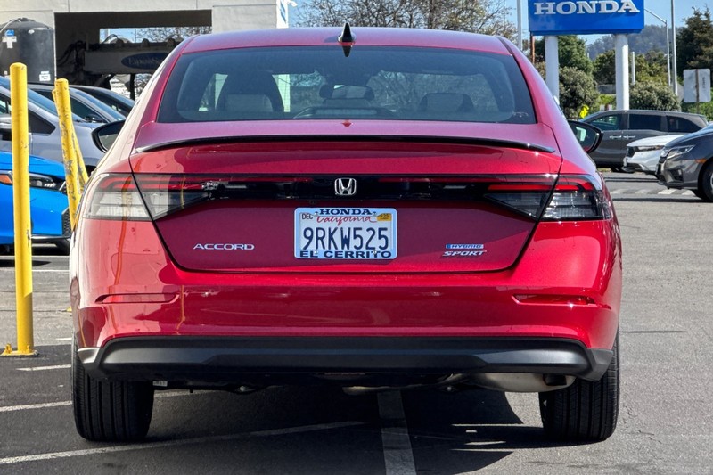 Honda Accord Hybrid Vehicle Full-screen Gallery Image 06
