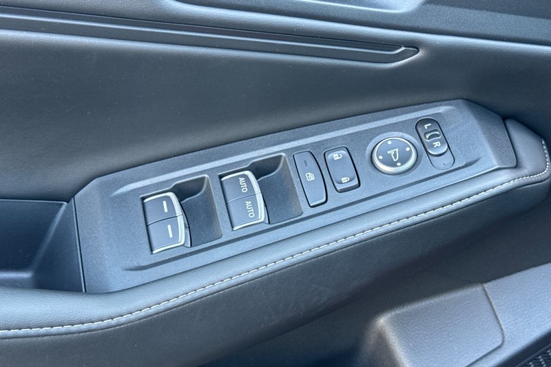 Honda Accord Hybrid Vehicle Full-screen Gallery Image 14