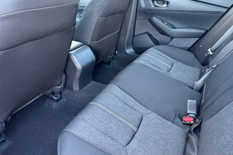 Honda Accord Hybrid Vehicle Full-screen Gallery Image 15