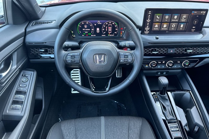 Honda Accord Hybrid Vehicle Full-screen Gallery Image 17