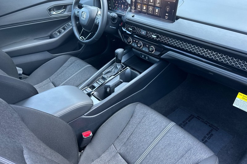 Honda Accord Hybrid Vehicle Full-screen Gallery Image 19