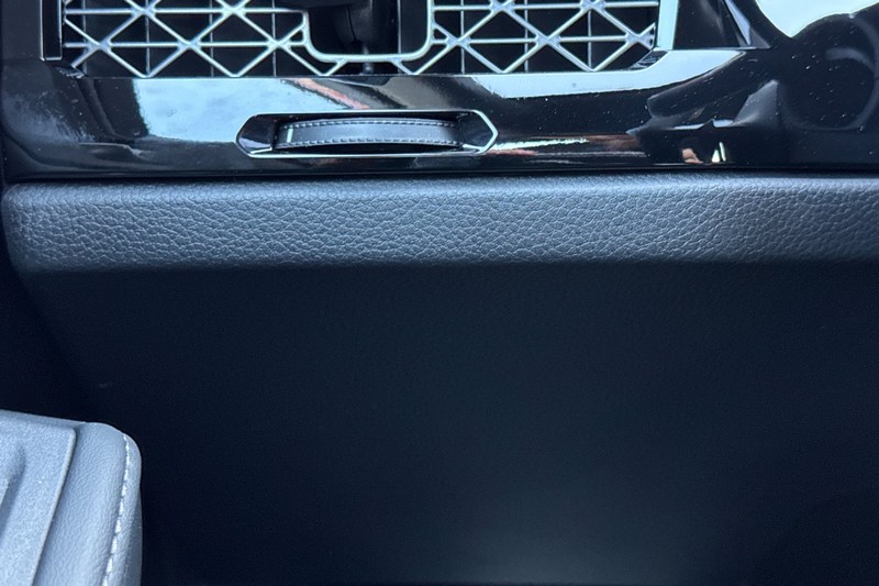 Honda Accord Hybrid Vehicle Full-screen Gallery Image 32