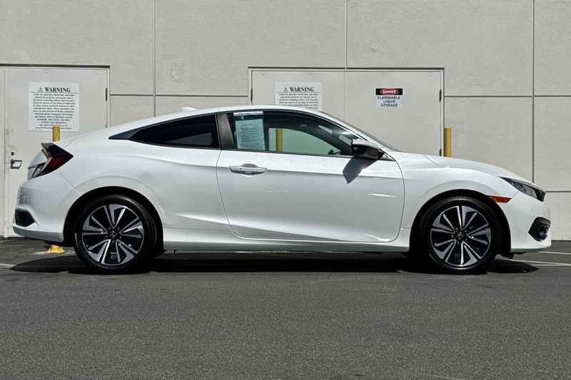 Honda Civic Coupe Vehicle Full-screen Gallery Image 02