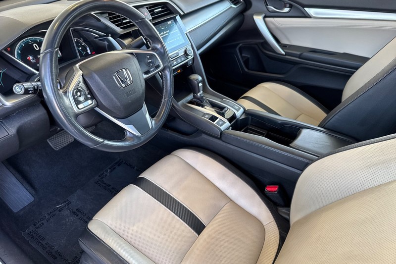 Honda Civic Coupe Vehicle Full-screen Gallery Image 11