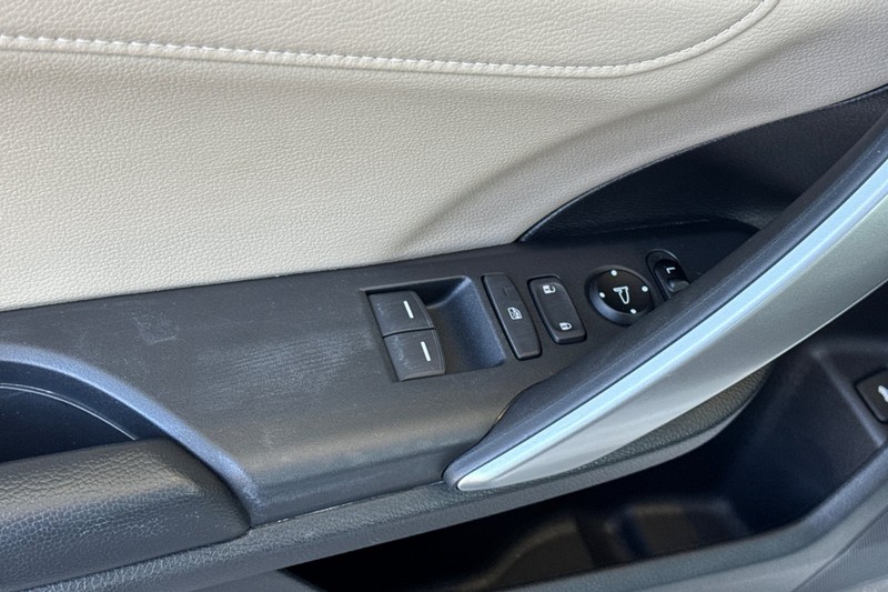 Honda Civic Coupe Vehicle Full-screen Gallery Image 14