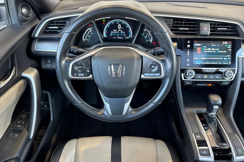 Honda Civic Coupe Vehicle Full-screen Gallery Image 17