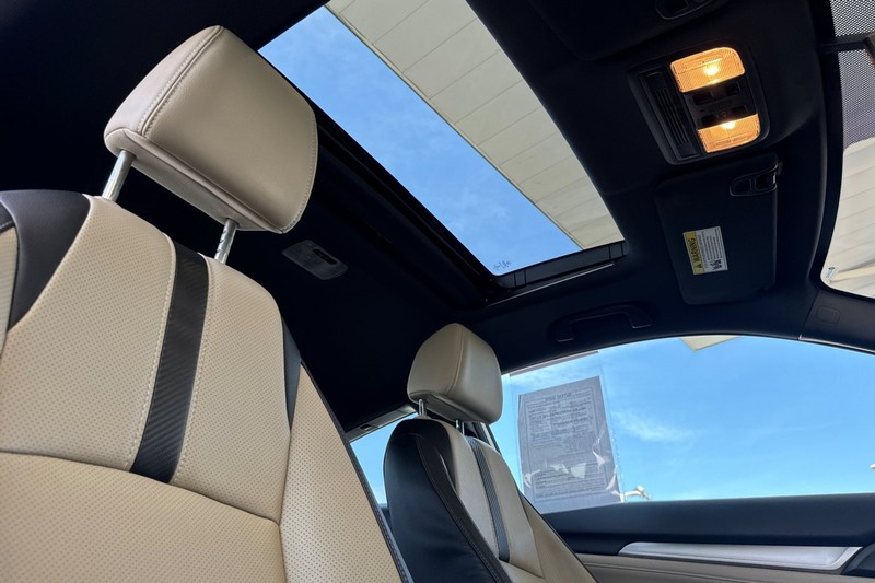 Honda Civic Coupe Vehicle Full-screen Gallery Image 20