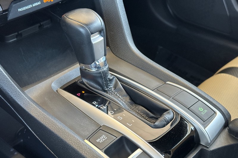 Honda Civic Coupe Vehicle Full-screen Gallery Image 25