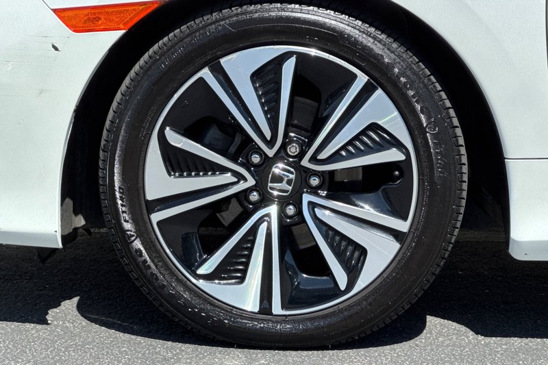 Honda Civic Coupe Vehicle Full-screen Gallery Image 32