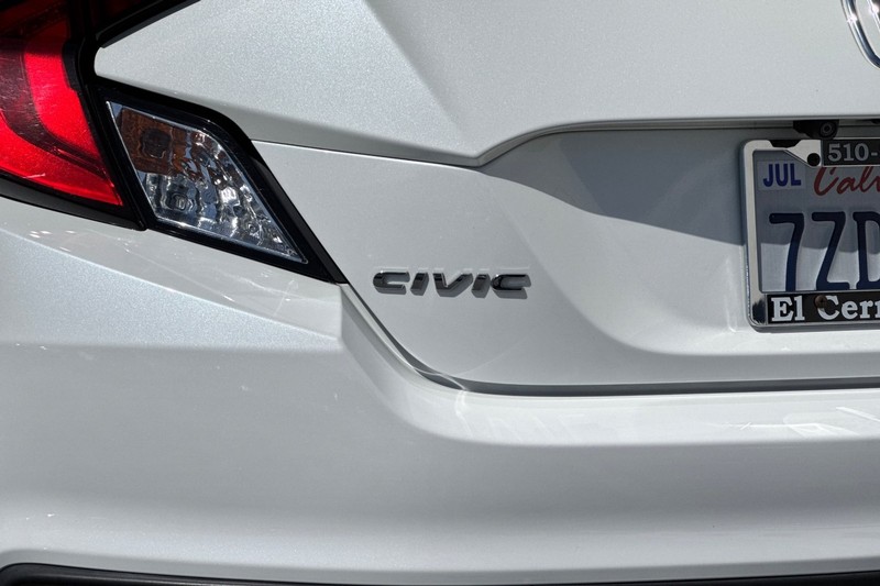 Honda Civic Coupe Vehicle Full-screen Gallery Image 33