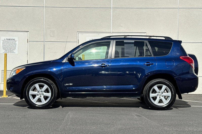 Toyota RAV4 Vehicle Full-screen Gallery Image 08