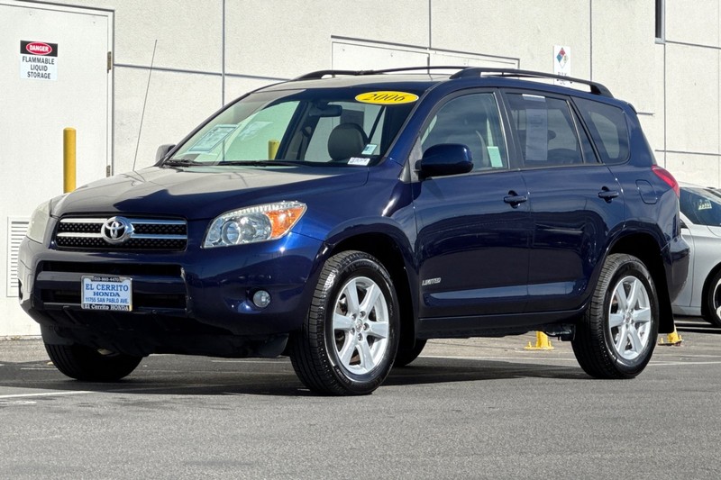 Toyota RAV4 Vehicle Full-screen Gallery Image 09