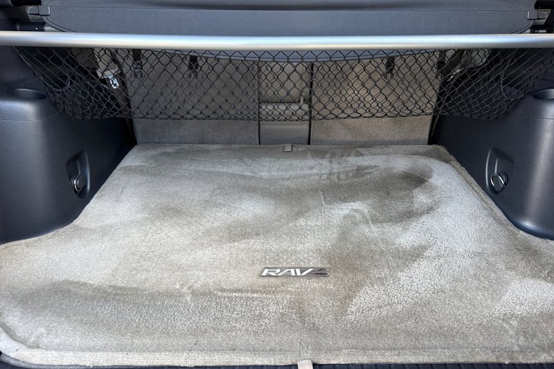 Toyota RAV4 Vehicle Full-screen Gallery Image 19