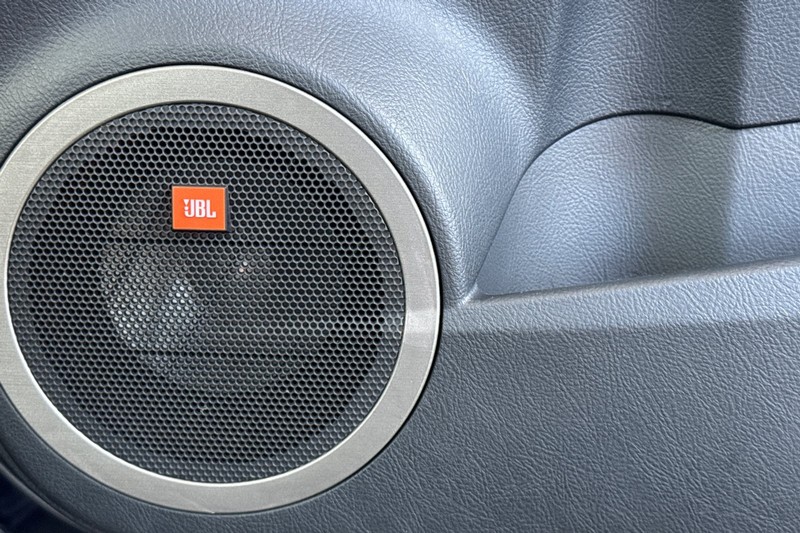 Toyota RAV4 Vehicle Full-screen Gallery Image 23