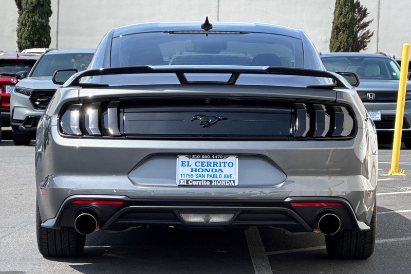 Ford Mustang Vehicle Full-screen Gallery Image 06