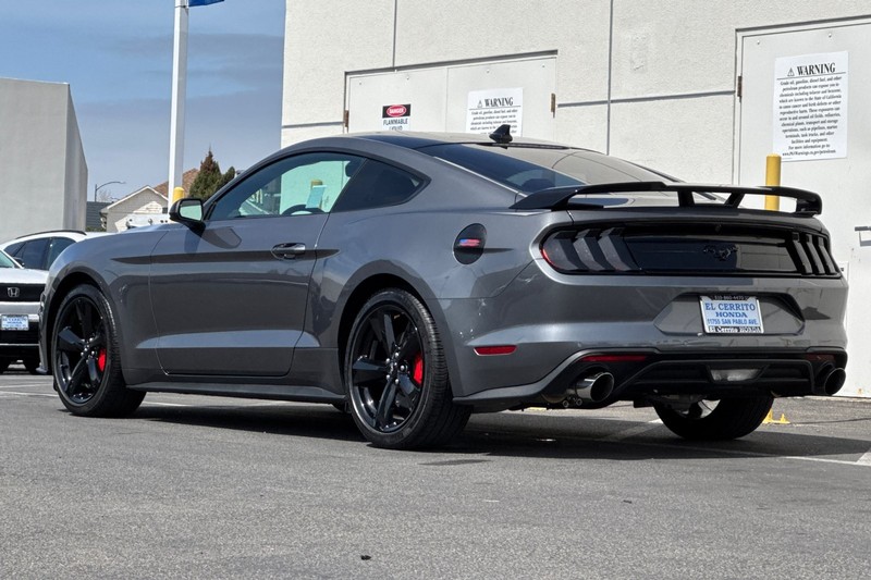 Ford Mustang Vehicle Full-screen Gallery Image 07